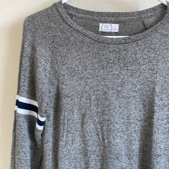 Maurice’s sweater - Picture 2 of 2